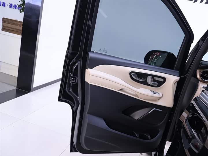 Фото 18 - Mercedes-Benz V-Class