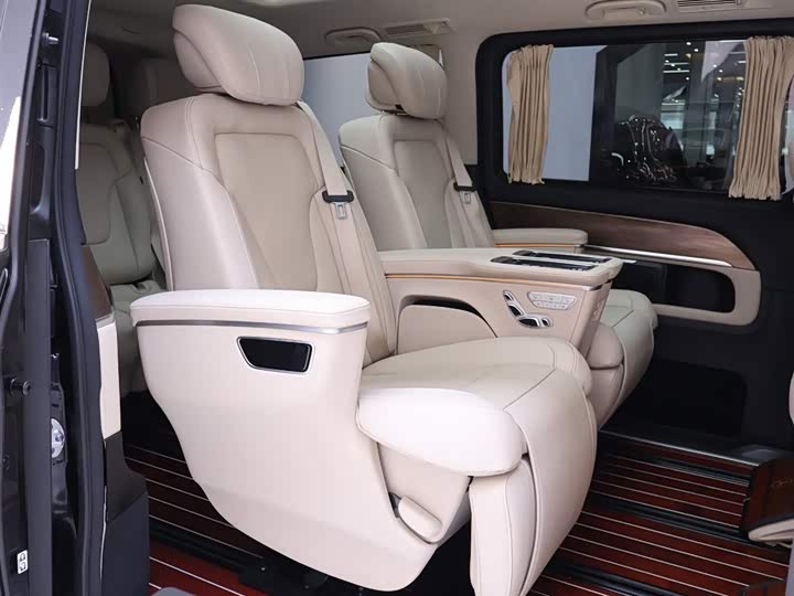 Фото 21 - Mercedes-Benz V-Class