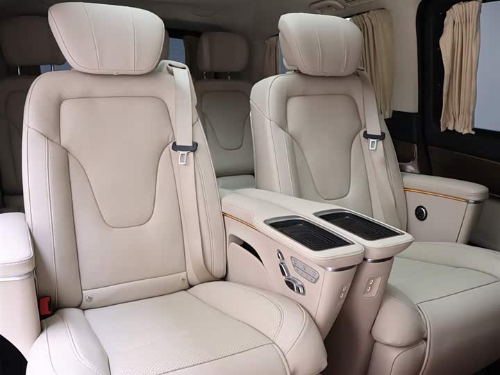 Фото 22 - Mercedes-Benz V-Class