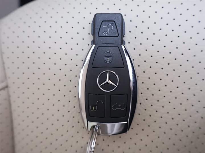 Фото 26 - Mercedes-Benz V-Class