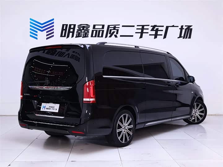 Фото 7 - Mercedes-Benz V-Class