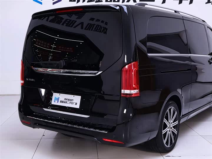 Фото 8 - Mercedes-Benz V-Class