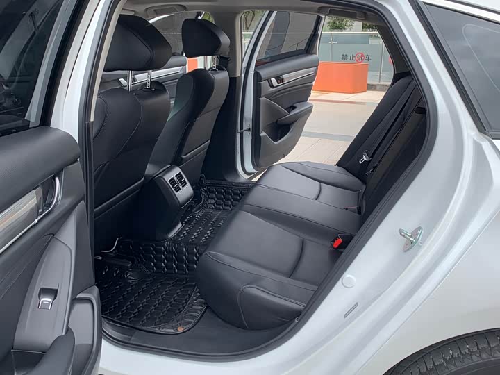 Фото 10 - Honda Accord