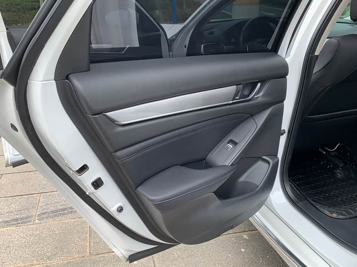 Фото 11 - Honda Accord