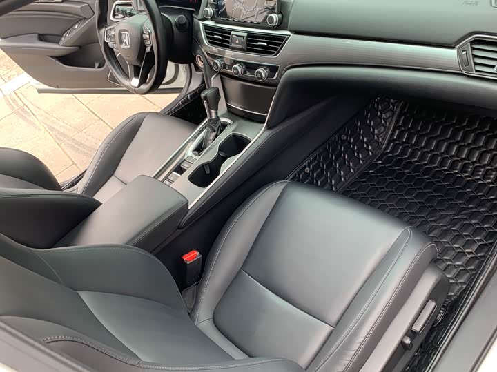 Фото 16 - Honda Accord