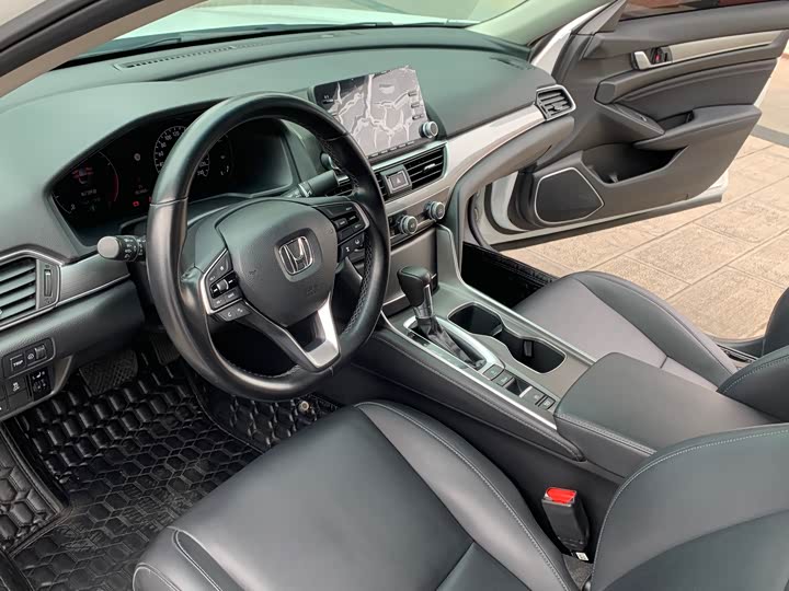 Фото 18 - Honda Accord