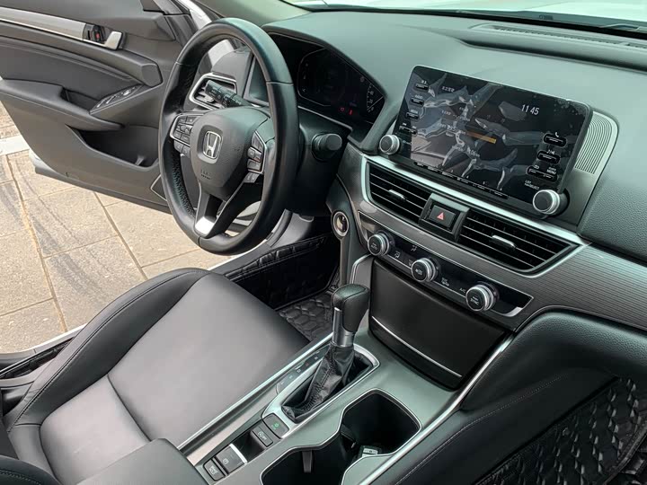 Фото 19 - Honda Accord