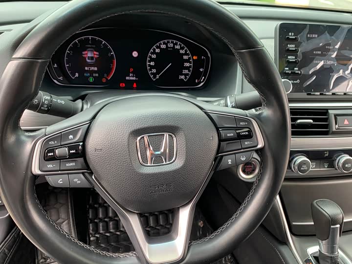 Фото 24 - Honda Accord