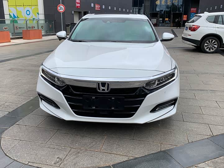 Фото 4 - Honda Accord