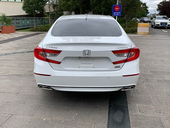 Фото 6 - Honda Accord