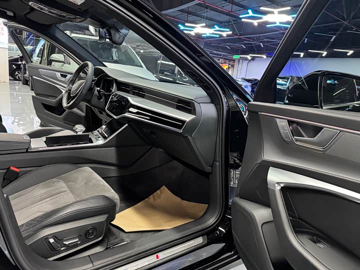 Фото 11 - Audi A6L