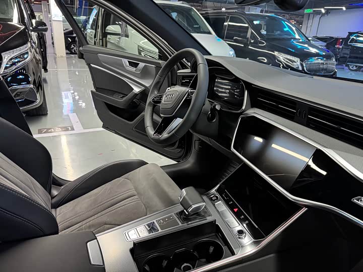 Фото 12 - Audi A6L