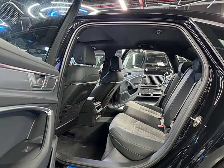 Фото 13 - Audi A6L