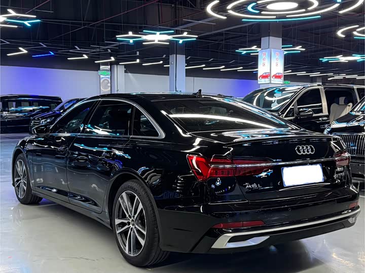 Фото 20 - Audi A6L