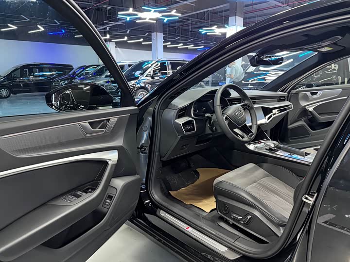 Фото 4 - Audi A6L