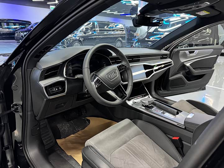 Фото 5 - Audi A6L