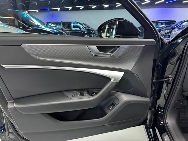 Фото 7 - Audi A6L