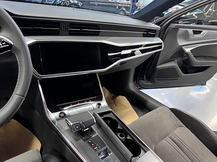 Фото 9 - Audi A6L