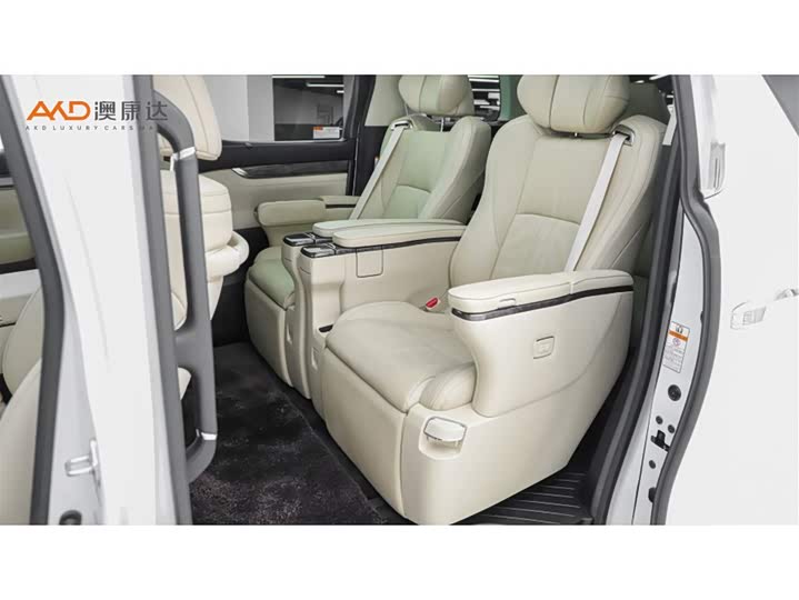 Фото 7 - Toyota Alphard