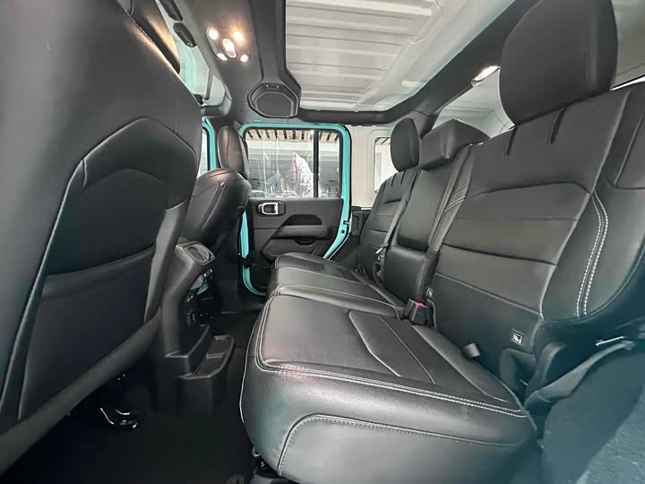 Фото 12 - Jeep Wrangler Hybrid