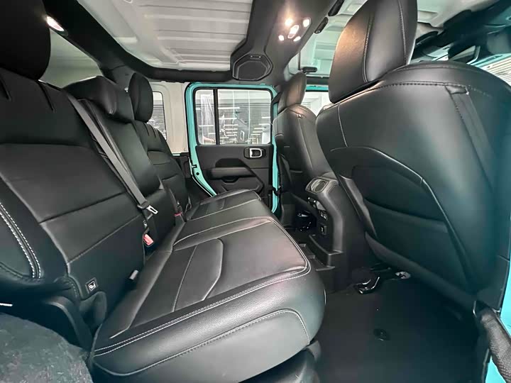 Фото 13 - Jeep Wrangler Hybrid