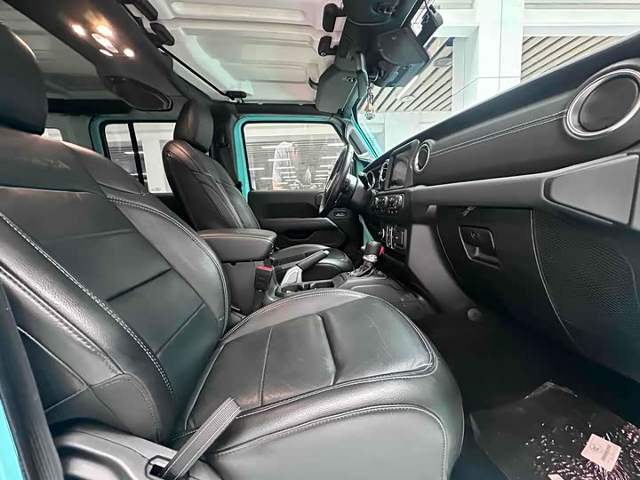 Фото 14 - Jeep Wrangler Hybrid