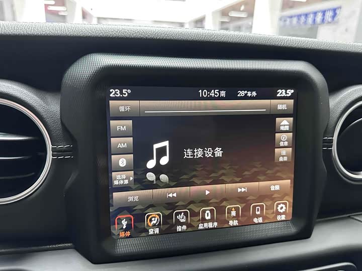 Фото 18 - Jeep Wrangler Hybrid