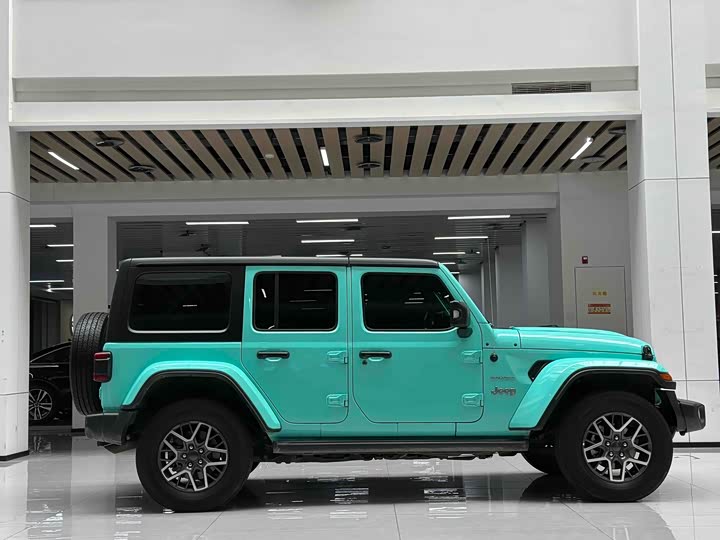 Фото 4 - Jeep Wrangler Hybrid