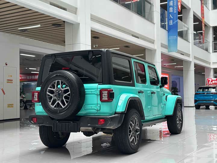 Фото 5 - Jeep Wrangler Hybrid