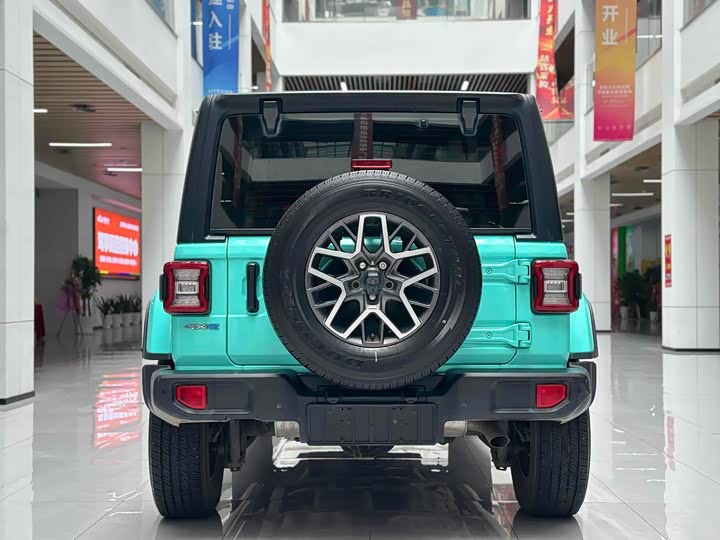 Фото 6 - Jeep Wrangler Hybrid