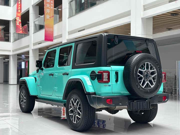 Фото 7 - Jeep Wrangler Hybrid