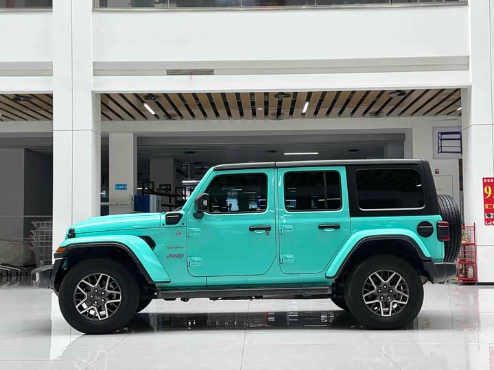 Фото 8 - Jeep Wrangler Hybrid