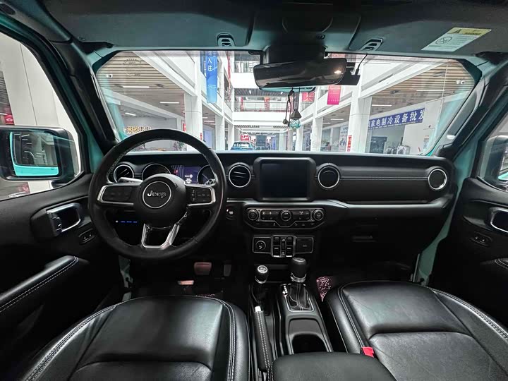 Фото 9 - Jeep Wrangler Hybrid