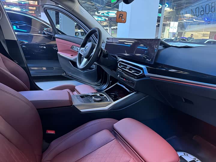 Фото 18 - BMW 3 Series