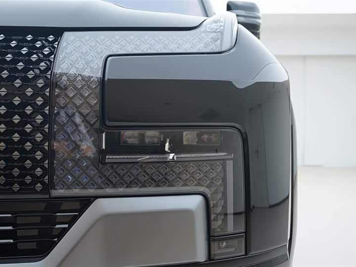 Фото 12 - BYD Yangwang U8