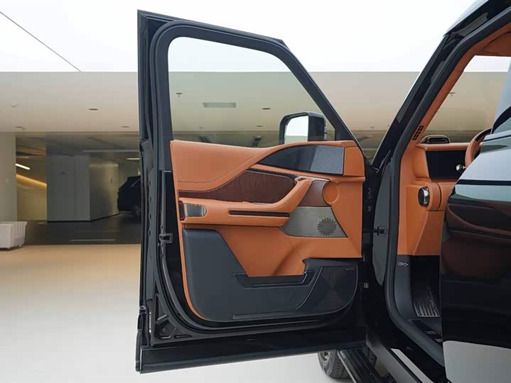 Фото 15 - BYD Yangwang U8