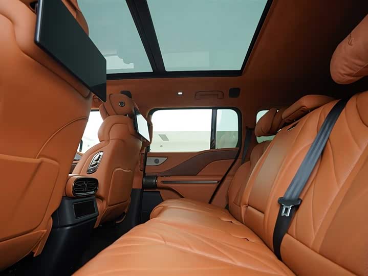 Фото 19 - BYD Yangwang U8