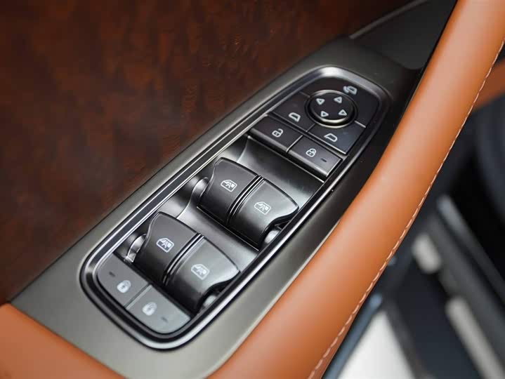 Фото 9 - BYD Yangwang U8