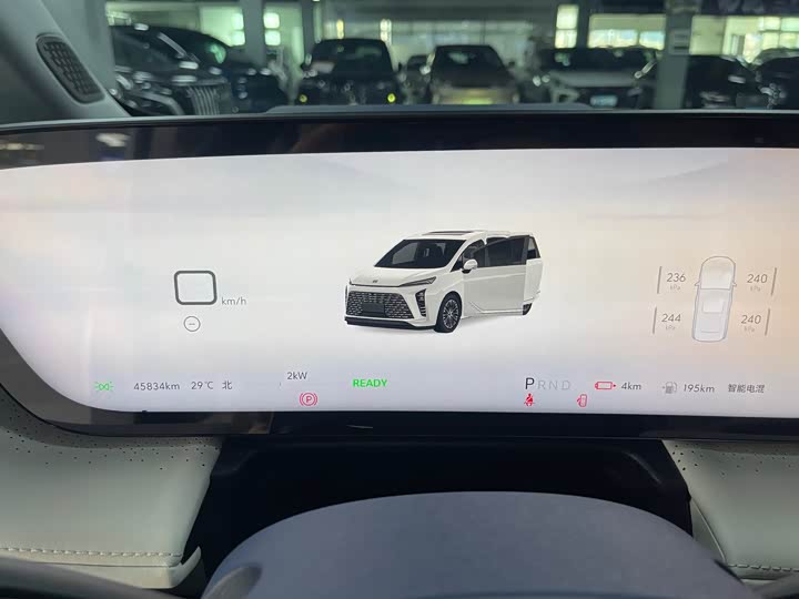 Фото 17 - Buick GL8 Hybrid