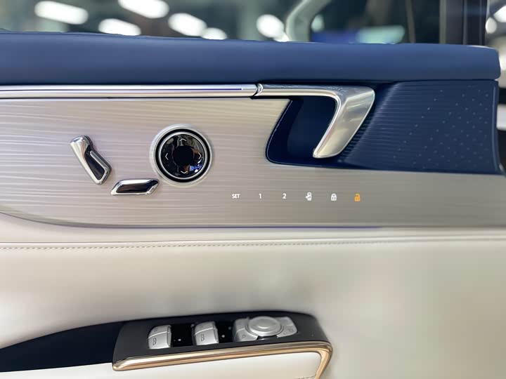 Фото 7 - Buick GL8 Hybrid