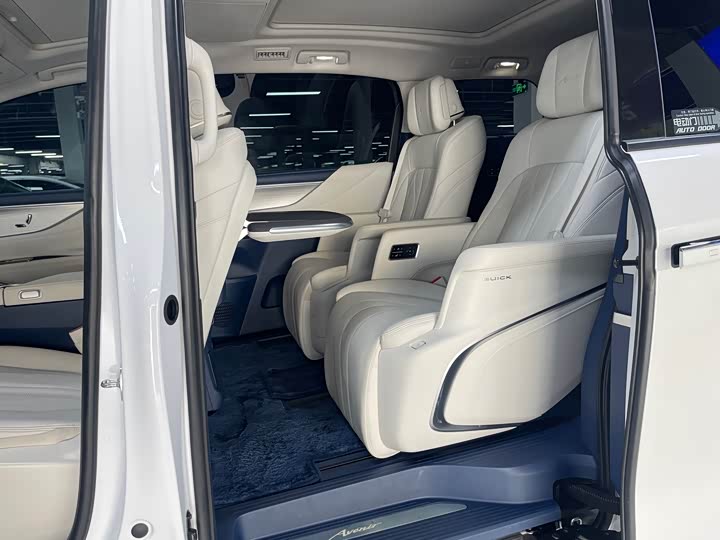 Фото 8 - Buick GL8 Hybrid