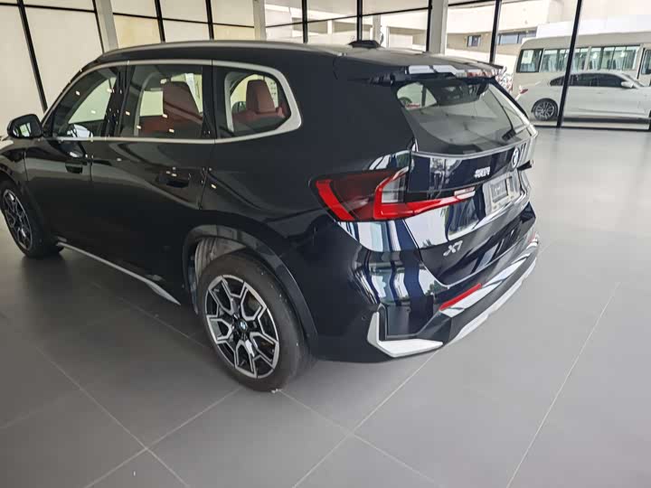 Фото 11 - BMW X1