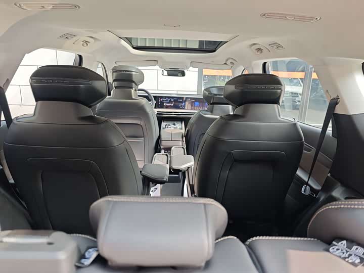 Фото 15 - Ford Edge