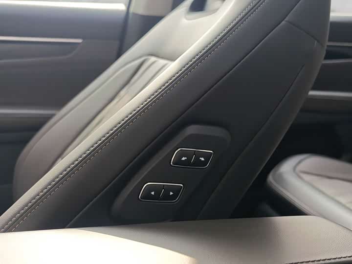 Фото 19 - Ford Edge