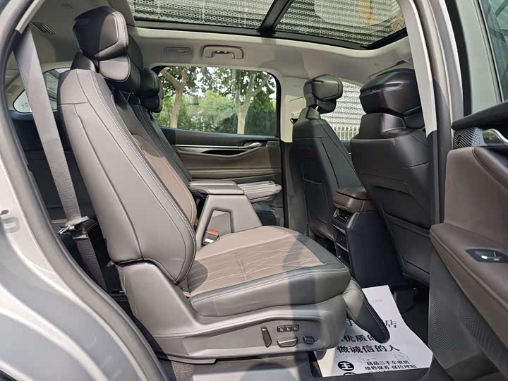 Фото 23 - Ford Edge