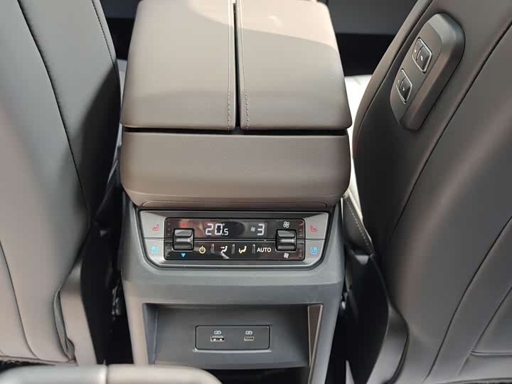 Фото 25 - Ford Edge