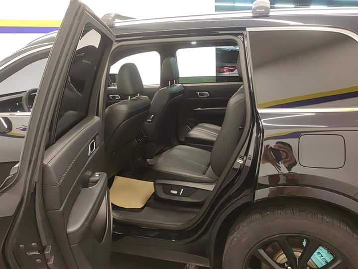 Фото 11 - LiXiang One