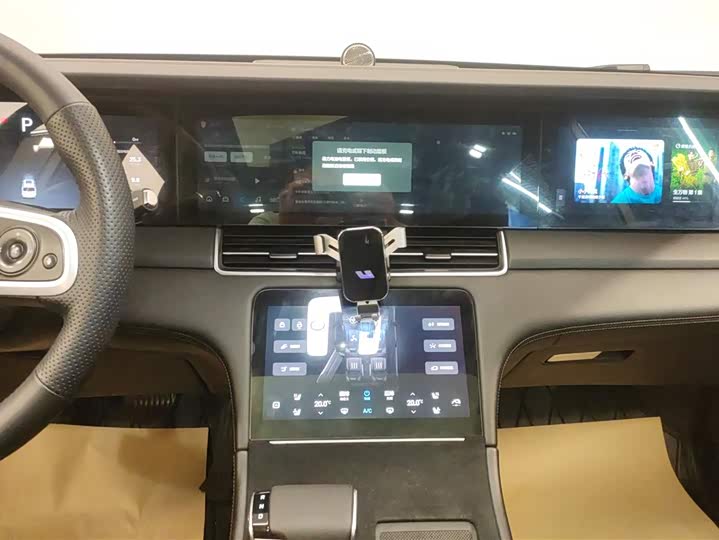 Фото 13 - LiXiang One