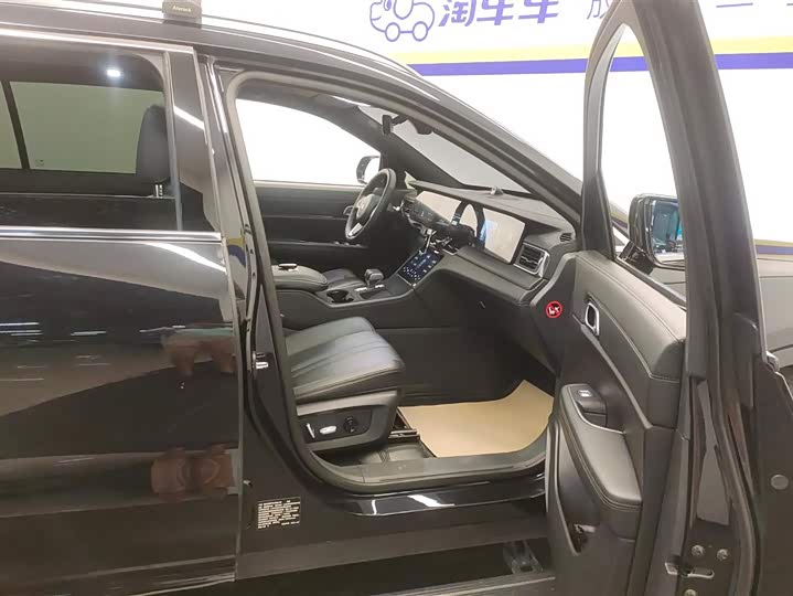 Фото 8 - LiXiang One