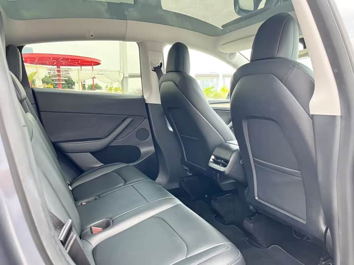 Фото 10 - Tesla Model Y